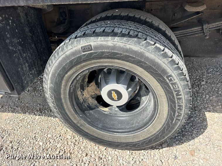 image for item YA4623 2019 Chevrolet Silverado 3500HD Crew Cab flatbed pickup truck