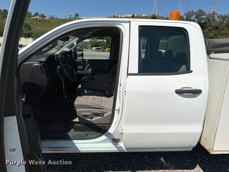 image for item YA4635 2018 Chevrolet Silverado 2500HD Ext. Cab utility bed pickup truck