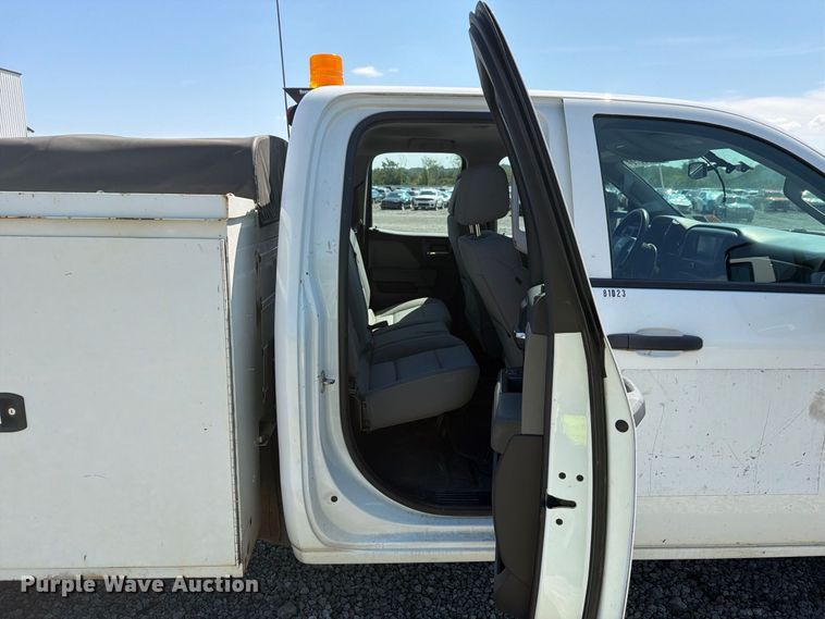 image for item YA4635 2018 Chevrolet Silverado 2500HD Ext. Cab utility bed pickup truck