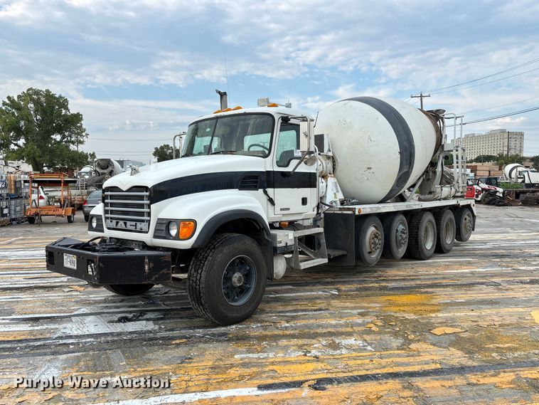 2004 Mack Granite CV713 ready mix truck