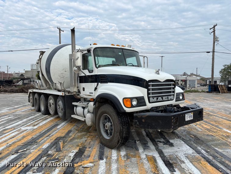 image for item DN6669 2004 Mack Granite CV713 ready mix truck