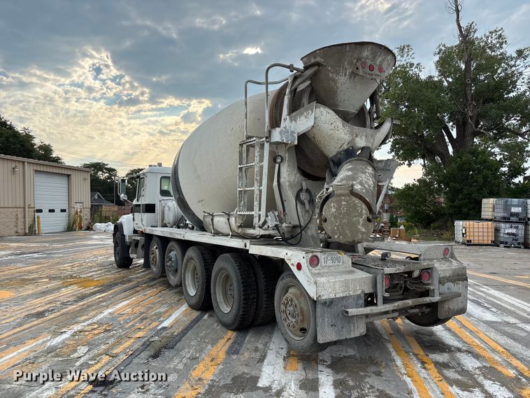image for item DN6669 2004 Mack Granite CV713 ready mix truck