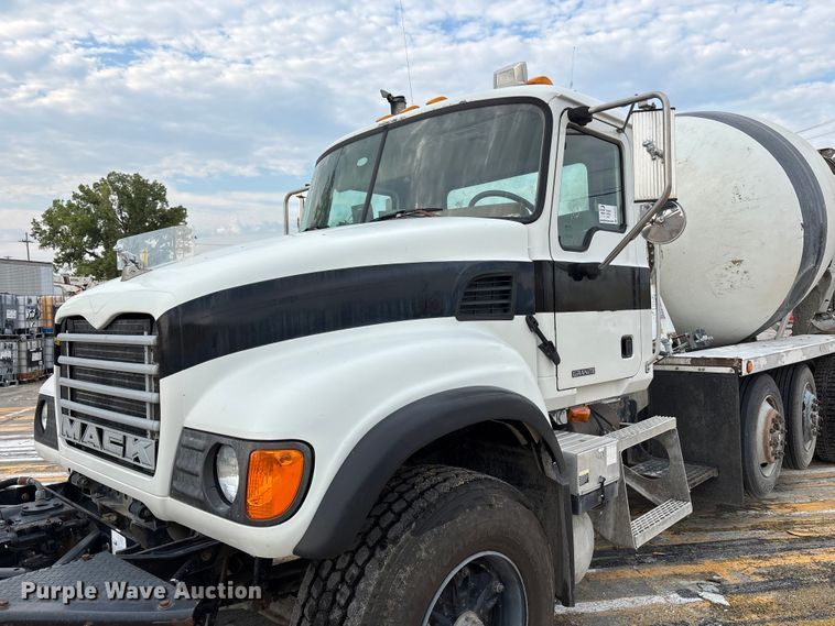 image for item DN6669 2004 Mack Granite CV713 ready mix truck