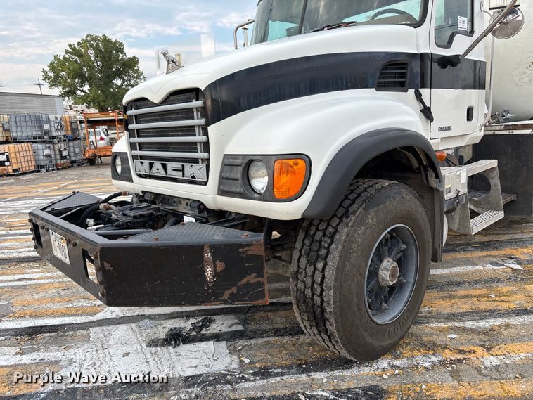 image for item DN6669 2004 Mack Granite CV713 ready mix truck