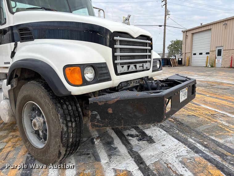 image for item DN6669 2004 Mack Granite CV713 ready mix truck