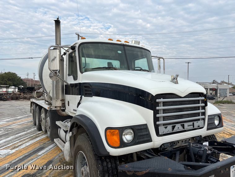 image for item DN6669 2004 Mack Granite CV713 ready mix truck