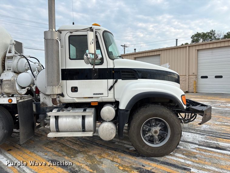 image for item DN6669 2004 Mack Granite CV713 ready mix truck