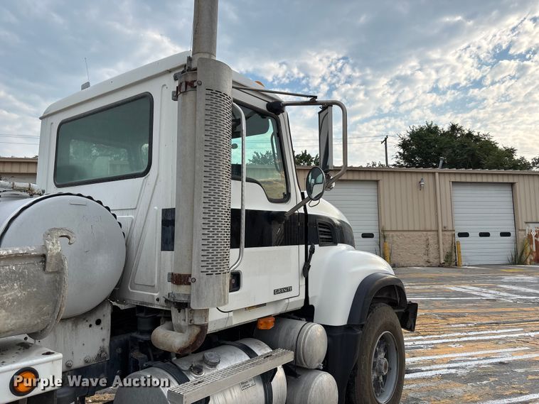 image for item DN6669 2004 Mack Granite CV713 ready mix truck