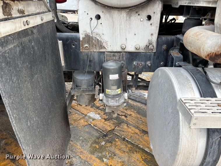 image for item DN6669 2004 Mack Granite CV713 ready mix truck