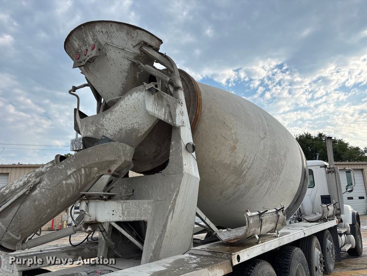 image for item DN6669 2004 Mack Granite CV713 ready mix truck
