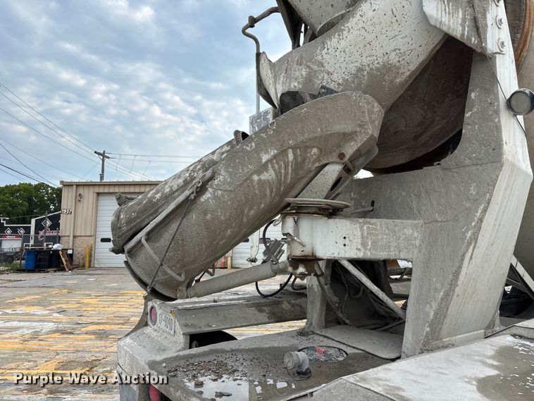 image for item DN6669 2004 Mack Granite CV713 ready mix truck