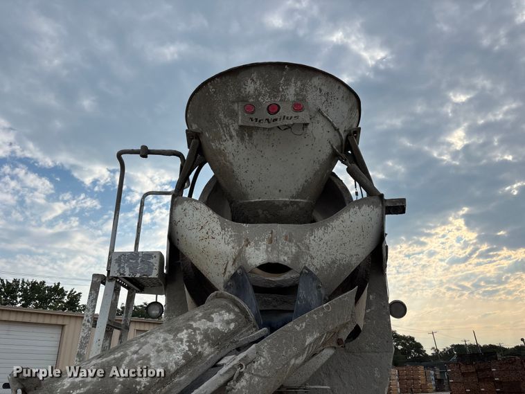 image for item DN6669 2004 Mack Granite CV713 ready mix truck