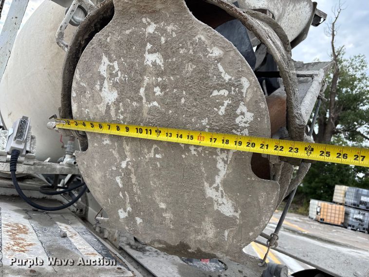 image for item DN6669 2004 Mack Granite CV713 ready mix truck