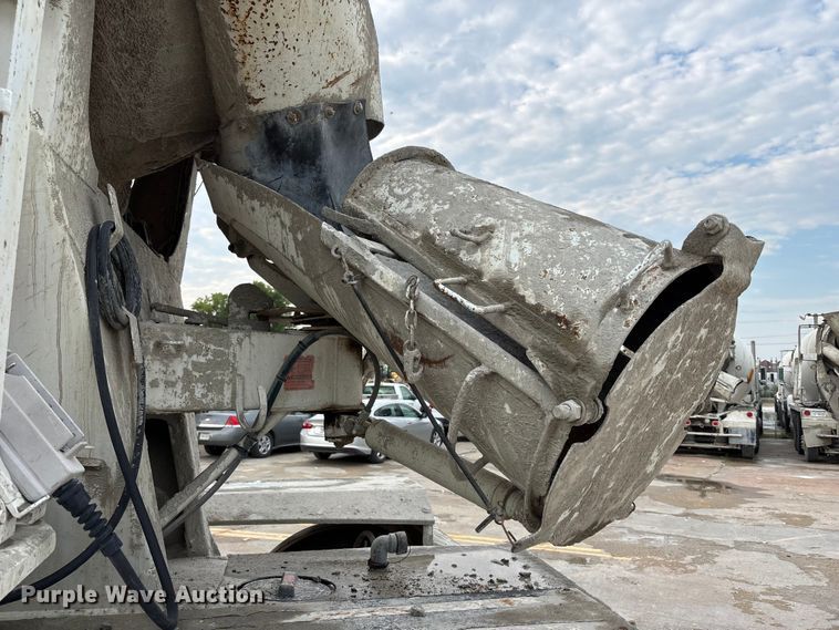 image for item DN6669 2004 Mack Granite CV713 ready mix truck
