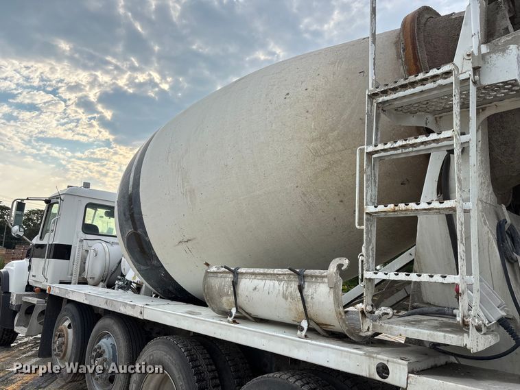 image for item DN6669 2004 Mack Granite CV713 ready mix truck