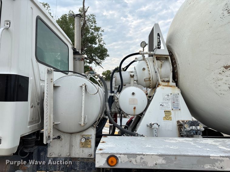 image for item DN6669 2004 Mack Granite CV713 ready mix truck