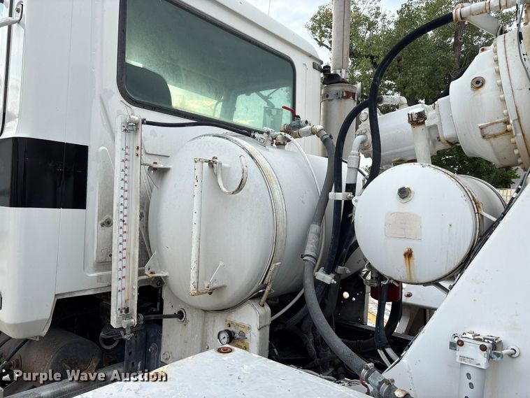 image for item DN6669 2004 Mack Granite CV713 ready mix truck