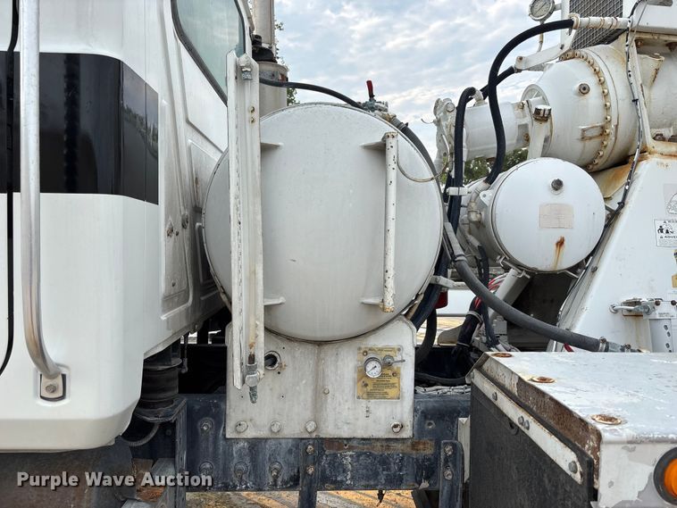 image for item DN6669 2004 Mack Granite CV713 ready mix truck