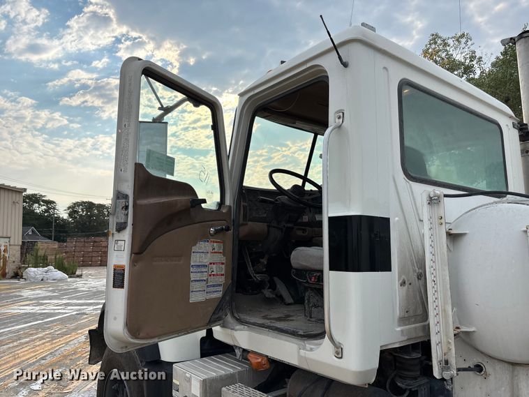 image for item DN6669 2004 Mack Granite CV713 ready mix truck