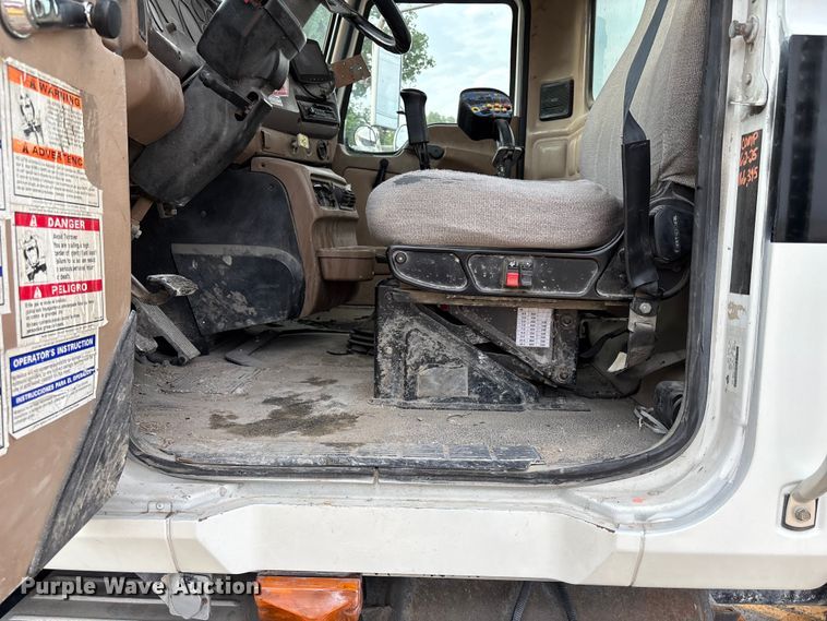 image for item DN6669 2004 Mack Granite CV713 ready mix truck