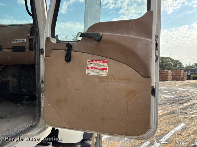 image for item DN6669 2004 Mack Granite CV713 ready mix truck