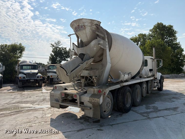 image for item DN6670 2005 Mack Granite CV713  ready mix truck
