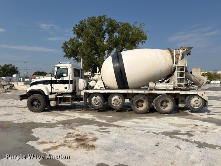 image for item DN6670 2005 Mack Granite CV713  ready mix truck