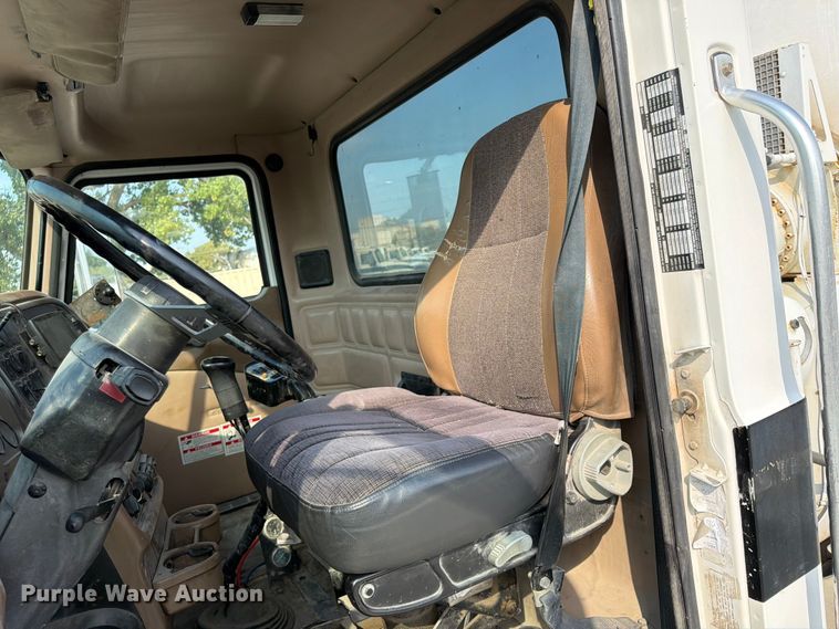 image for item DN6670 2005 Mack Granite CV713  ready mix truck