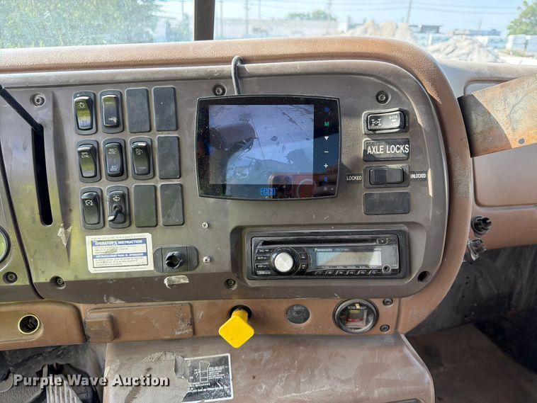image for item DN6670 2005 Mack Granite CV713  ready mix truck