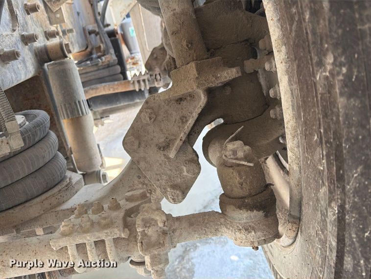 image for item DN6670 2005 Mack Granite CV713  ready mix truck