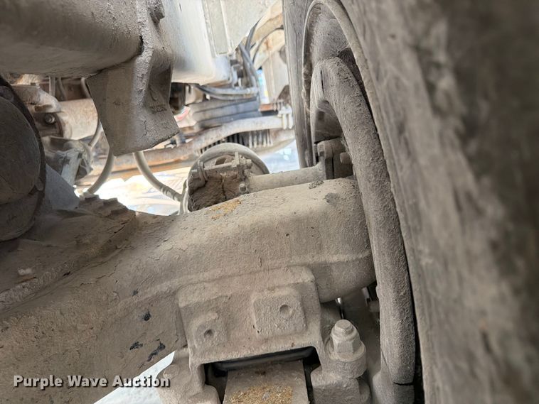 image for item DN6670 2005 Mack Granite CV713  ready mix truck