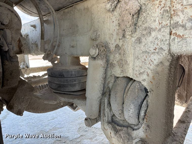 image for item DN6670 2005 Mack Granite CV713  ready mix truck