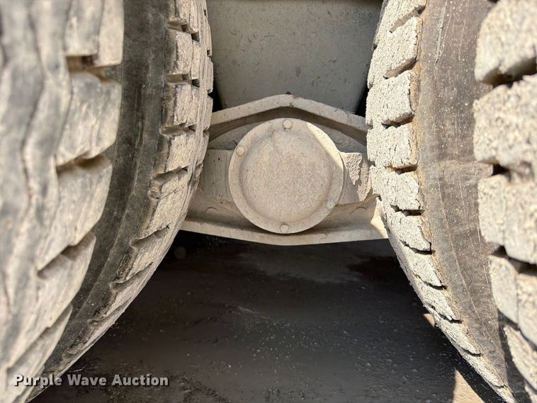 image for item DN6670 2005 Mack Granite CV713  ready mix truck