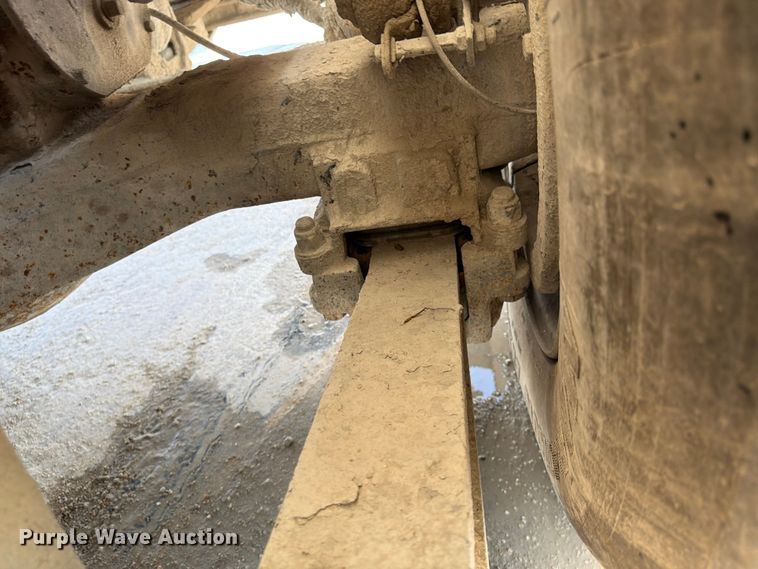 image for item DN6670 2005 Mack Granite CV713  ready mix truck