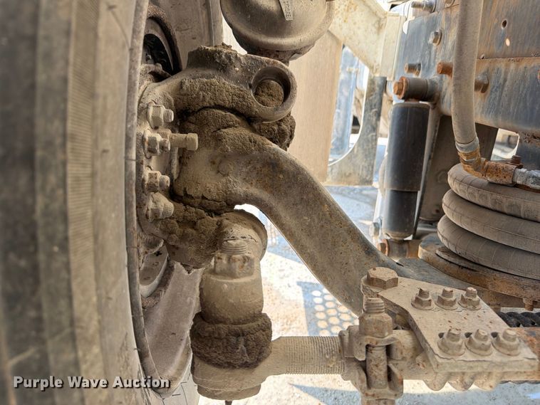 image for item DN6670 2005 Mack Granite CV713  ready mix truck