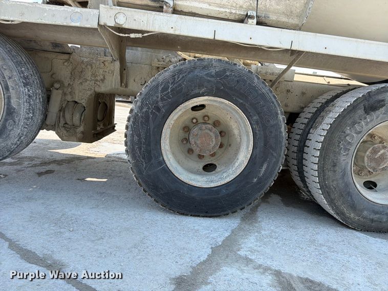 image for item DN6670 2005 Mack Granite CV713  ready mix truck