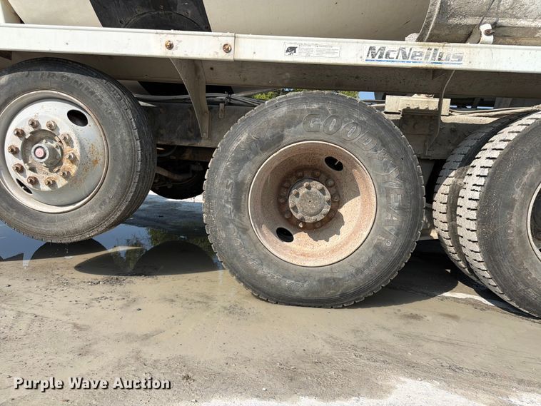image for item DN6670 2005 Mack Granite CV713  ready mix truck