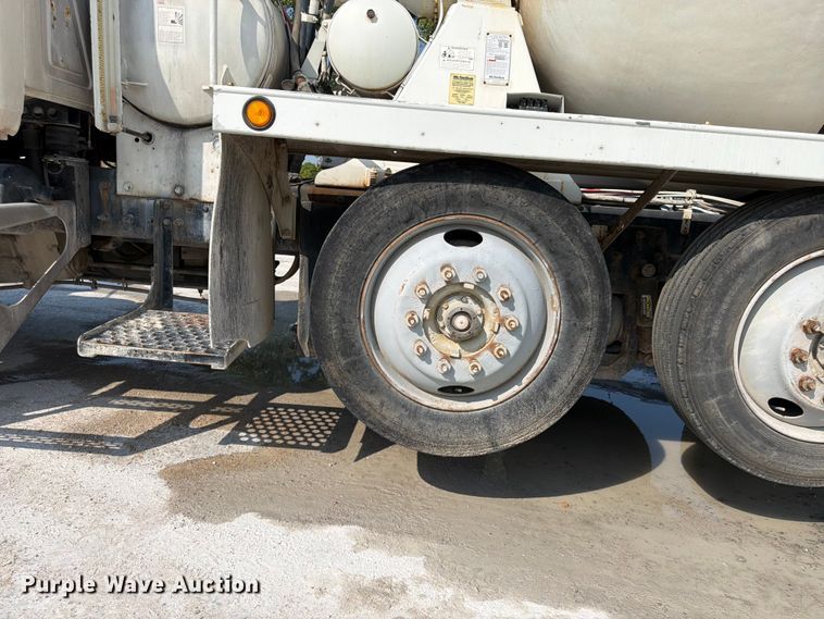 image for item DN6670 2005 Mack Granite CV713  ready mix truck