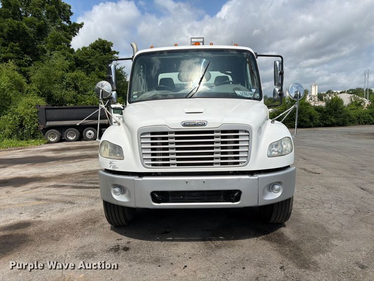 image for item DQ7840 2013 Freightliner Business Class M2 street sweeper truck
