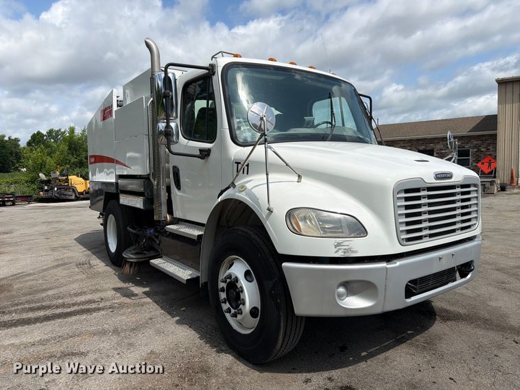 image for item DQ7840 2013 Freightliner Business Class M2 street sweeper truck