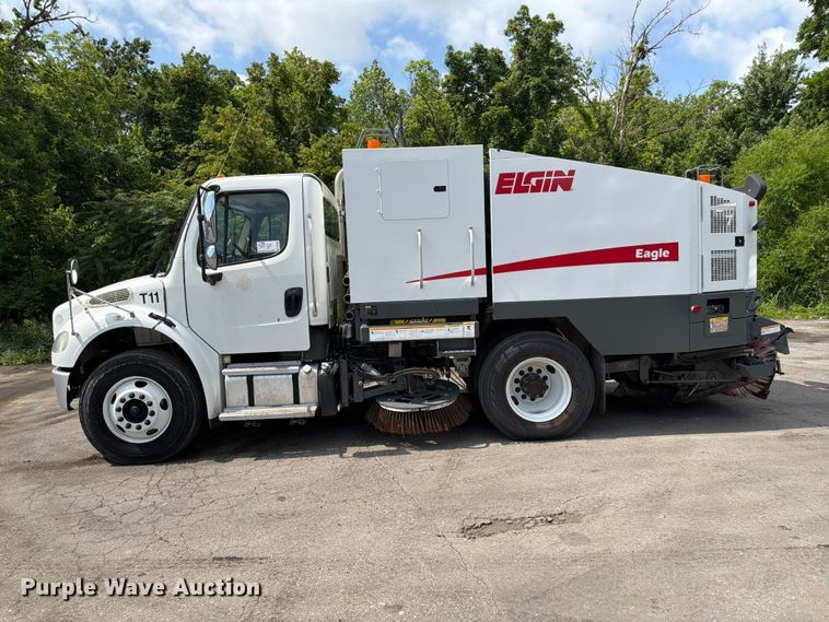 image for item DQ7840 2013 Freightliner Business Class M2 street sweeper truck