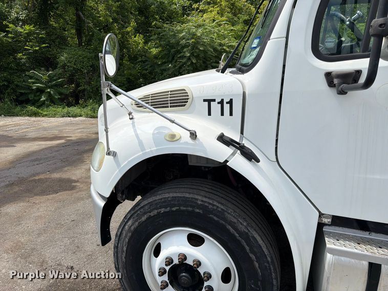 image for item DQ7840 2013 Freightliner Business Class M2 street sweeper truck