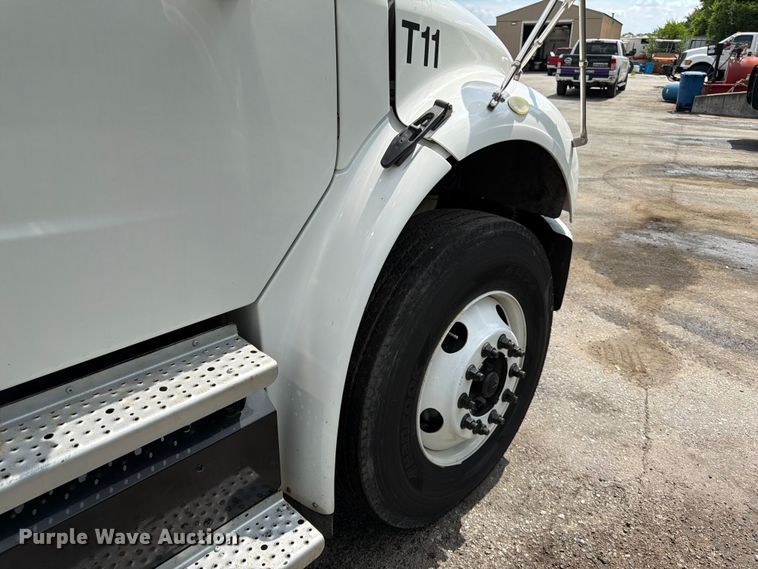 image for item DQ7840 2013 Freightliner Business Class M2 street sweeper truck