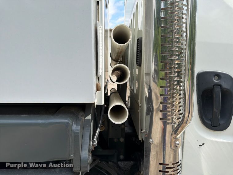image for item DQ7840 2013 Freightliner Business Class M2 street sweeper truck