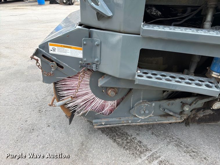 image for item DQ7840 2013 Freightliner Business Class M2 street sweeper truck