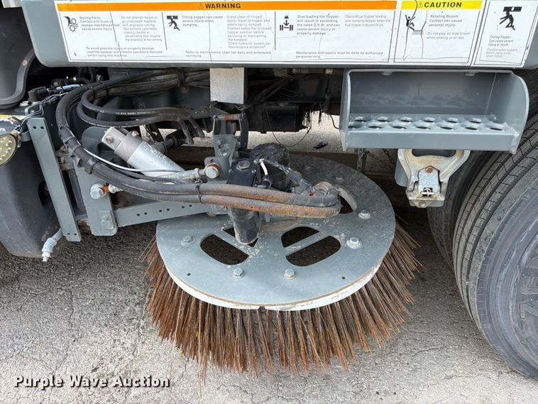 image for item DQ7840 2013 Freightliner Business Class M2 street sweeper truck