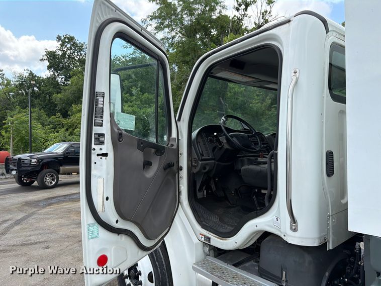 image for item DQ7840 2013 Freightliner Business Class M2 street sweeper truck