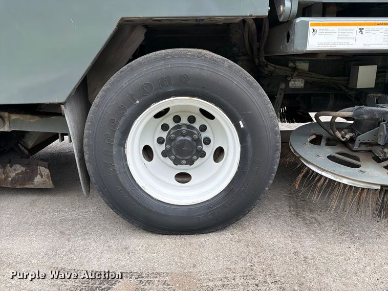 image for item DQ7840 2013 Freightliner Business Class M2 street sweeper truck