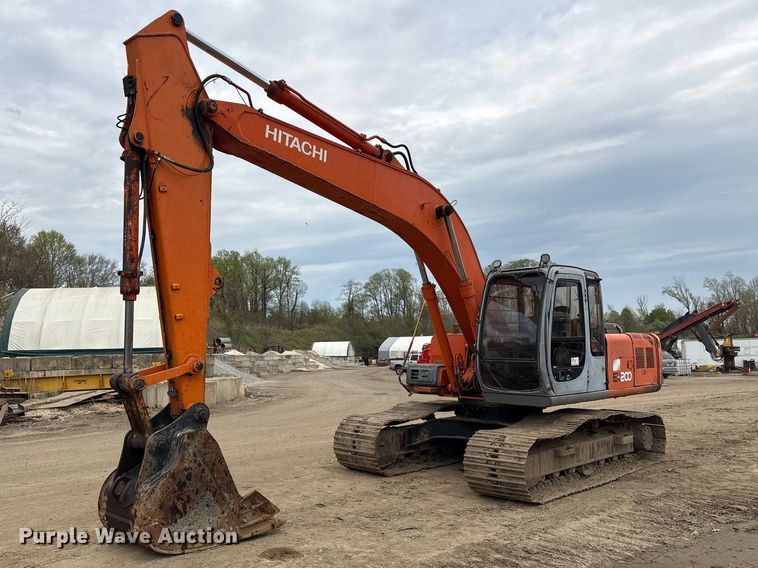Hitachi EX200 excavator