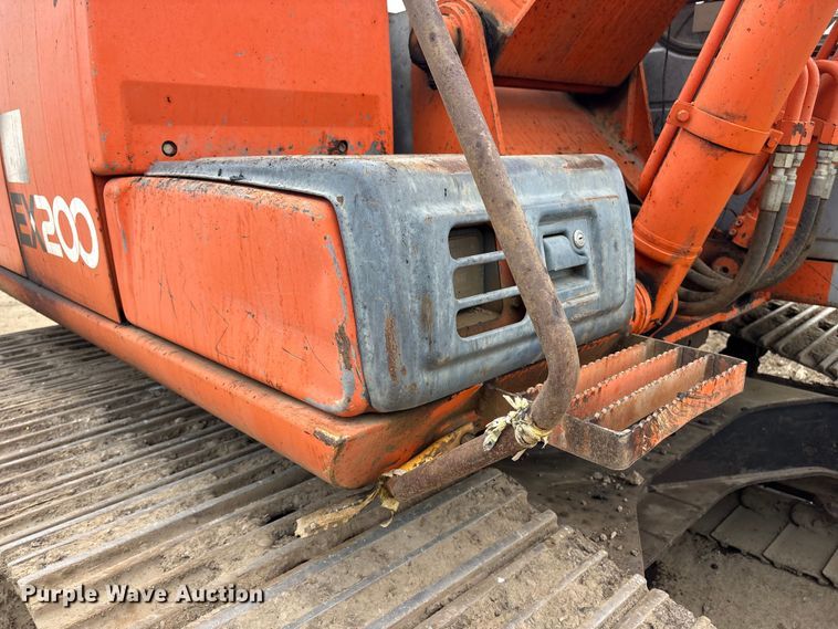 image for item DT2892 Hitachi EX200 excavator